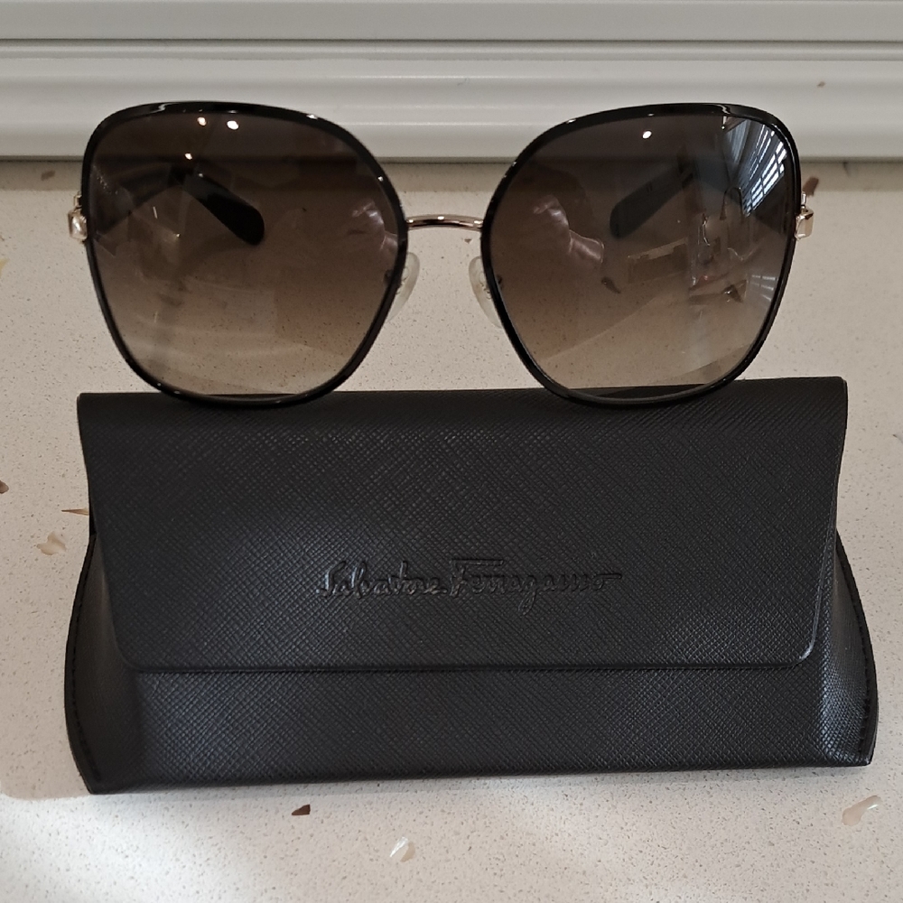 NWT Salvatore Ferragamo Gold and Black Sunglasses
